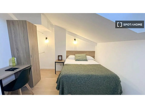 Chambre à louer dans un Coliving à Carabanchel, Madrid - À louer