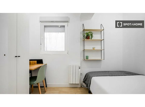 Aluga-se quarto num Coliving em Puerta Del Ángel, Madrid - Aluguel
