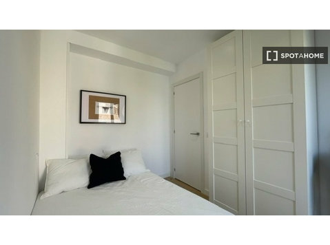 Zimmer zu vermieten in einem Coliving in Tetuán, Madrid - Zu Vermieten