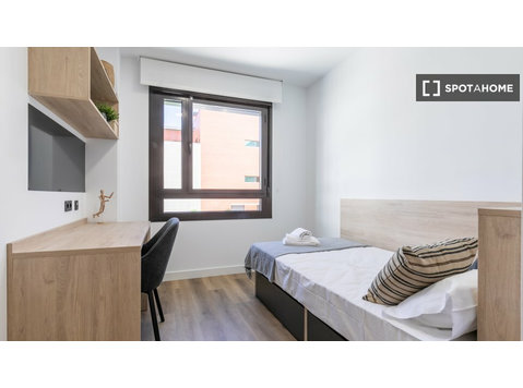 Zimmer zu vermieten in einer Residenz in Fuencarral-El… - Zu Vermieten