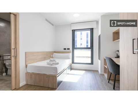 Getafe, Madrid'de bir rezidansta kiralık oda - Kiralık