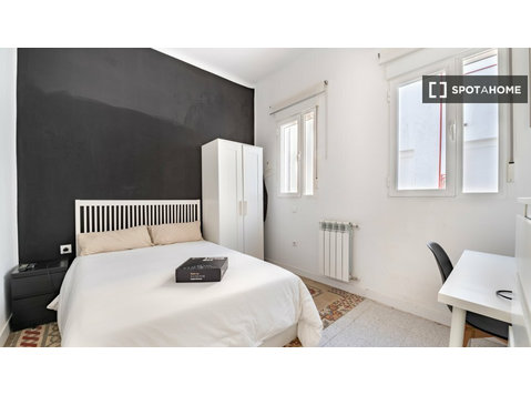 Tetuán, Madrid'de bir rezidansta kiralık oda - Kiralık