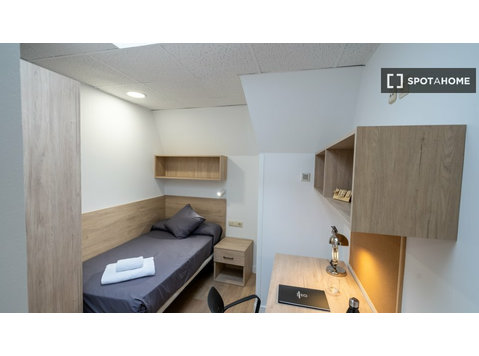 Aluga-se quarto numa residência estudantil em Leganés - Aluguel