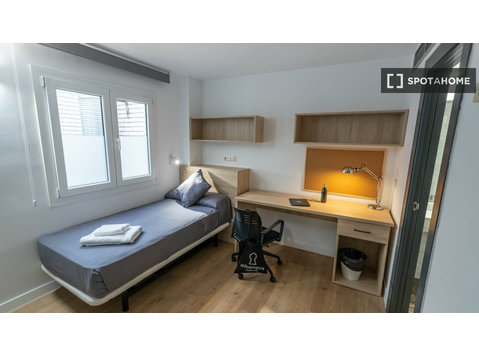 Aluga-se quarto numa residência estudantil em Leganés - Aluguel