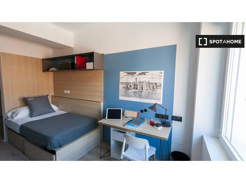 Quarto para alugar em residência em Salamanca - Aluguel