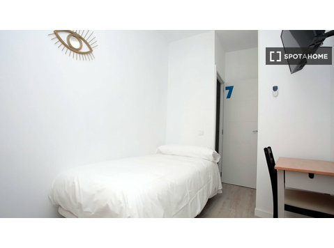 Room for rent in residence hall in Centro, Madrid - For Rent