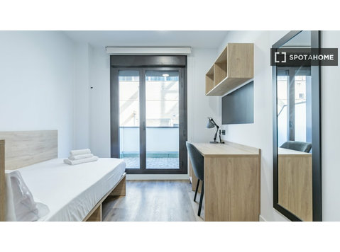 Quarto para alugar em residência em Madrid - Aluguel