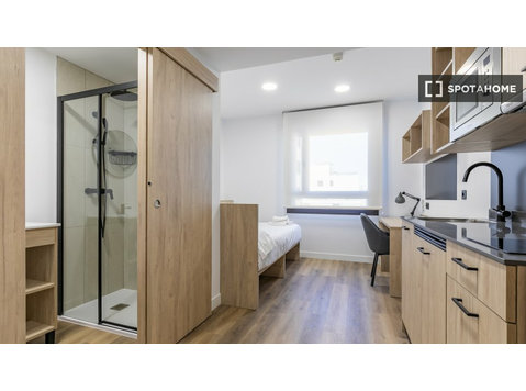 Room for rent in residence in Madrid - For Rent