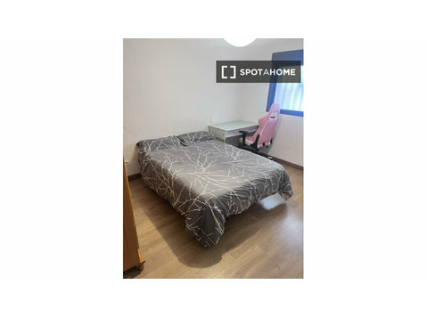 Zimmer zu vermieten in einer 2-Zimmer-Wohngemeinschaft in… - Zu Vermieten