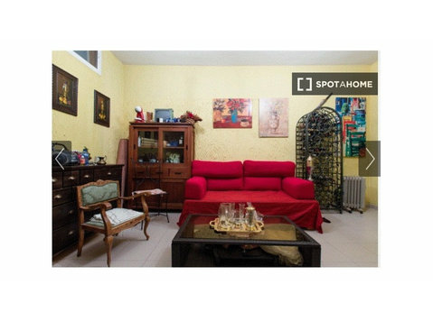 Room for rent in shared 6-bedroom apartment in Alcorcon - Za iznajmljivanje
