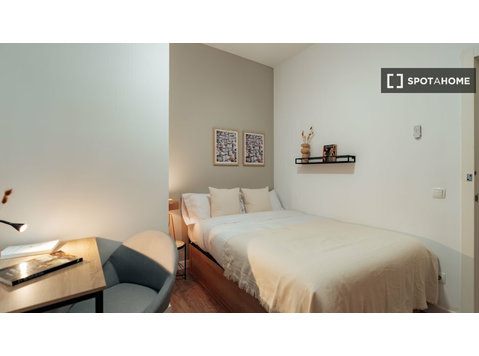 Chambre à louer dans un appartement partagé à Barcelone - À louer