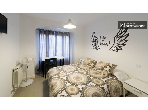 Pokój do wynajęcia we wspólnym mieszkaniu w Puerta del Sol… - Do wynajęcia