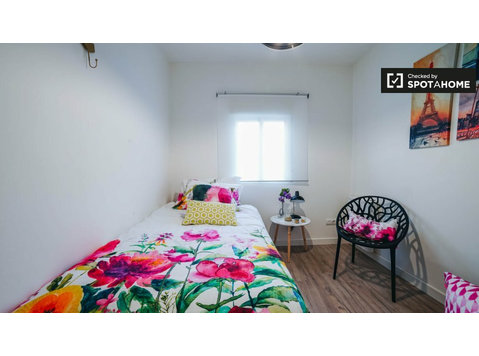 Stanza in affitto in appartamento trendy con 3 camere da… - In Affitto