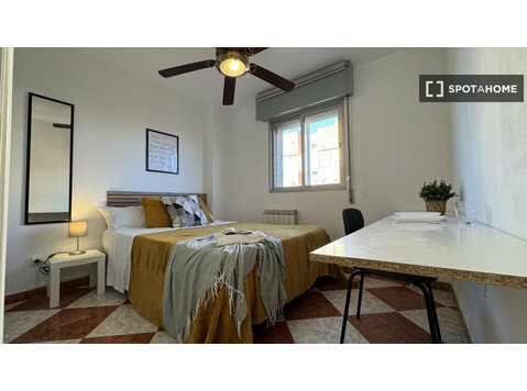 Chambre à louer rue Andaluces à Madrid - À louer