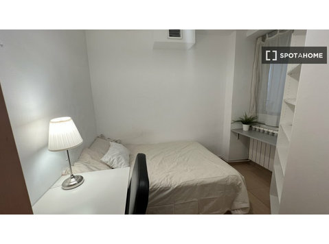 Quarto em apartamento de 3 quartos para alugar em Guindalera - Aluguel
