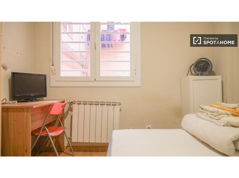 Zimmer in 3-Zimmer-Wohnung zur Miete in El Goloso, Madrid - Zu Vermieten