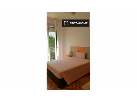 Zimmer in 4-Zimmer-Wohnung in Almagro & Trafalgar, Madrid - Zu Vermieten