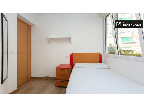 Habitación en apartamento de 4 dormitorios en Getafe, Madrid - Alquiler