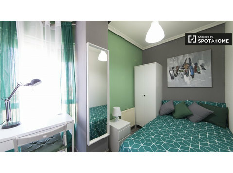 Zimmer in 5-Zimmer-Wohnung in Alcalá de Henares, Madrid - Zu Vermieten