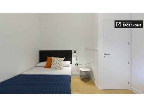 Room in 5-bedroom apartment in Almagro and Trafalgar, Madrid - کرائے کے لیۓ