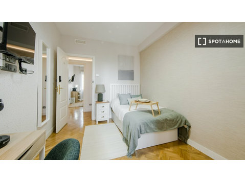 Zimmer in 7-Bett-Wohnung, Almenara, Madrid - Zu Vermieten