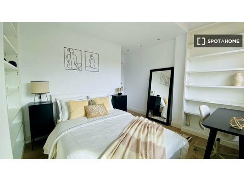 Room in a shared 4-bedroom apartment for rent in Castilla - Под Кирија