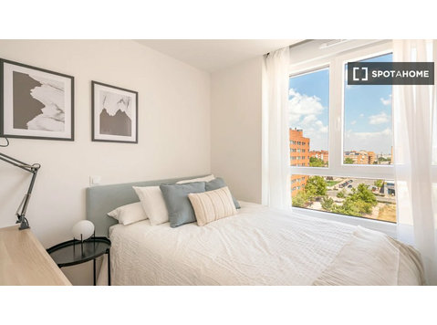 Habitación en piso compartido en Ensanche de Vallecas,… - Alquiler