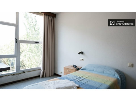 Zimmer im Wohnheim in Ciudad Universitaria, Madrid - Zu Vermieten