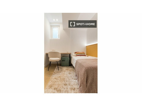 Zimmer in einer 6-Zimmer-WG in Ríos Rosas, Madrid - Zu Vermieten