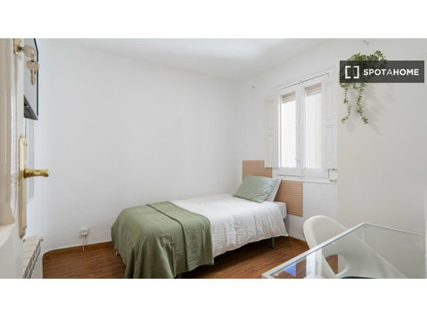 Chambre en colocation à louer à Colina, Madrid - À louer