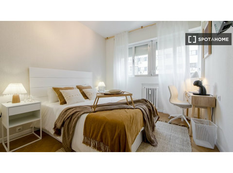Quarto em apartamento compartilhado para alugar em Cuatro… - Aluguel