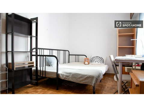 Pokój we wspólnym mieszkaniu w Madrycie - Do wynajęcia