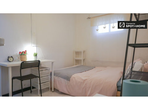 Madrid'de ortak dairede oda - Kiralık