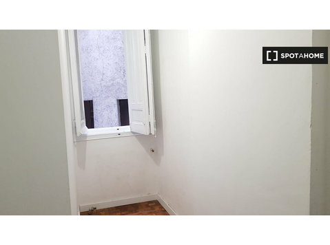 Madrid'de ortak dairede oda - Kiralık
