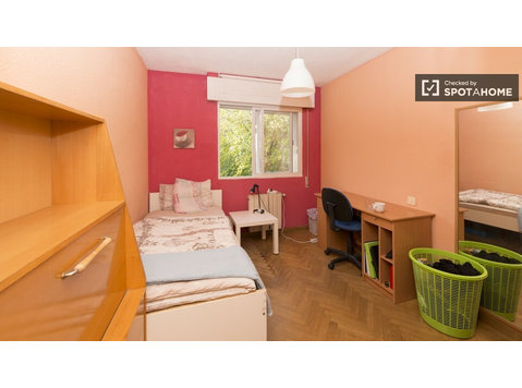Room in shared apartment in Villaviciosa de Odón, Madrid - For Rent