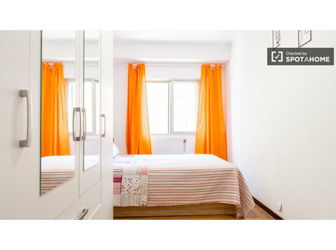 Quarto em apartamento compartilhado para alugar,… - Aluguel