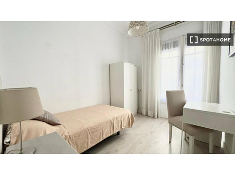 Habitación en piso compartido en Casa de Campo, Madrid. - Alquiler