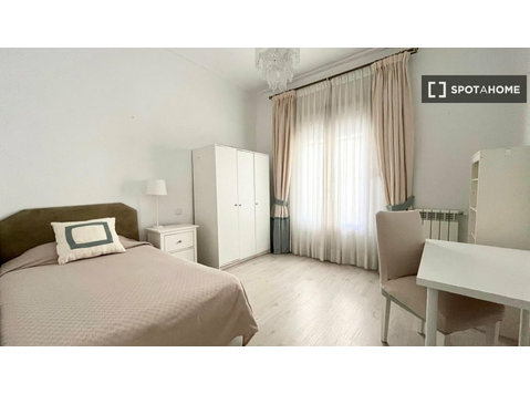 Habitación en piso compartido en Casa de Campo, Madrid. - Alquiler