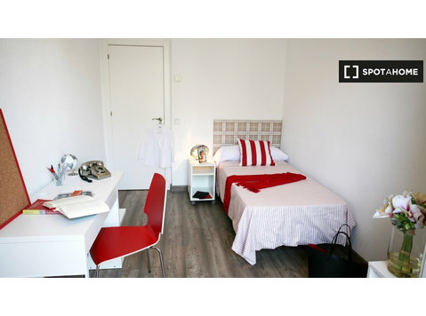 Zimmer im Studentenwohnheim in Moncloa, Madrid - Zu Vermieten