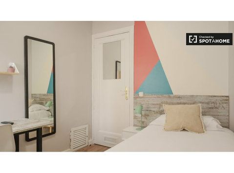 Rooms for rent in 10-bedroom Co-living apartment in Madrid - De inchiriat