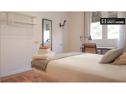 Zimmer zu vermieten in einer 10-Zimmer-WG in Madrid - Zu Vermieten