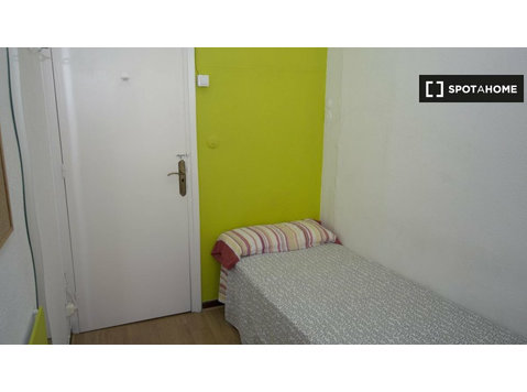 Se alquilan habitaciones en apartamento de 11 habitaciones… - Alquiler