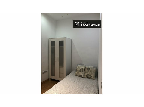 Madrid 2 yatak odalı dairede kiralık odalar - Kiralık