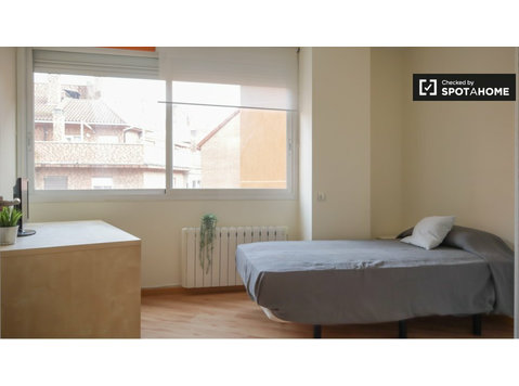 Opañel, Madrid'de 2 yatak odalı dairede kiralık odalar - Kiralık