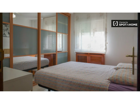 Getafe, Madrid'de 3 yatak odalı daire içinde kira için oda - Kiralık