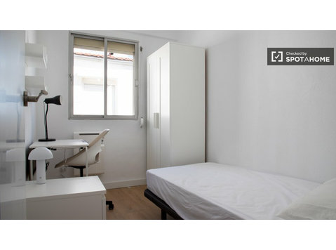 Quartos para alugar em apartamento de 3 quartos em Getafe,… - Aluguel