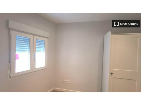 Rooms for rent in 3-bedroom apartment in Getafe, Madrid - For Rent