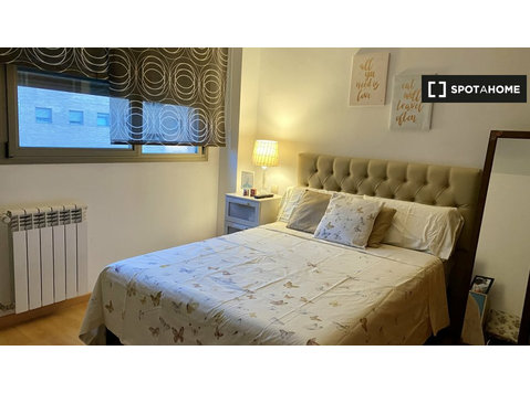 Rooms for rent in 4-bedroom apartment in El Bercial, Getafe - Аренда