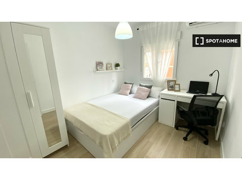 Zimmer zu vermieten in 4-Zimmer-Wohnung in Móstoles, Madrid - Zu Vermieten