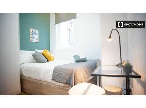 Rooms for rent in 8-bedroom apartment in La Latina, Madrid - Te Huur